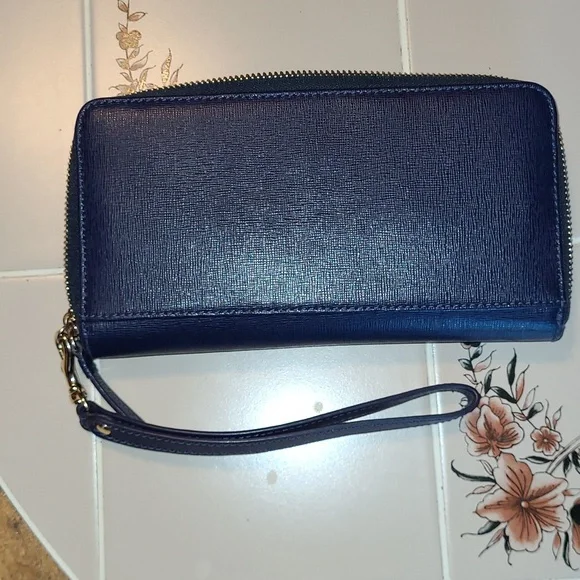 Dooney & Bourke Navy Blue Large Wristlet-Pre-loved. - Picture 4 of 12